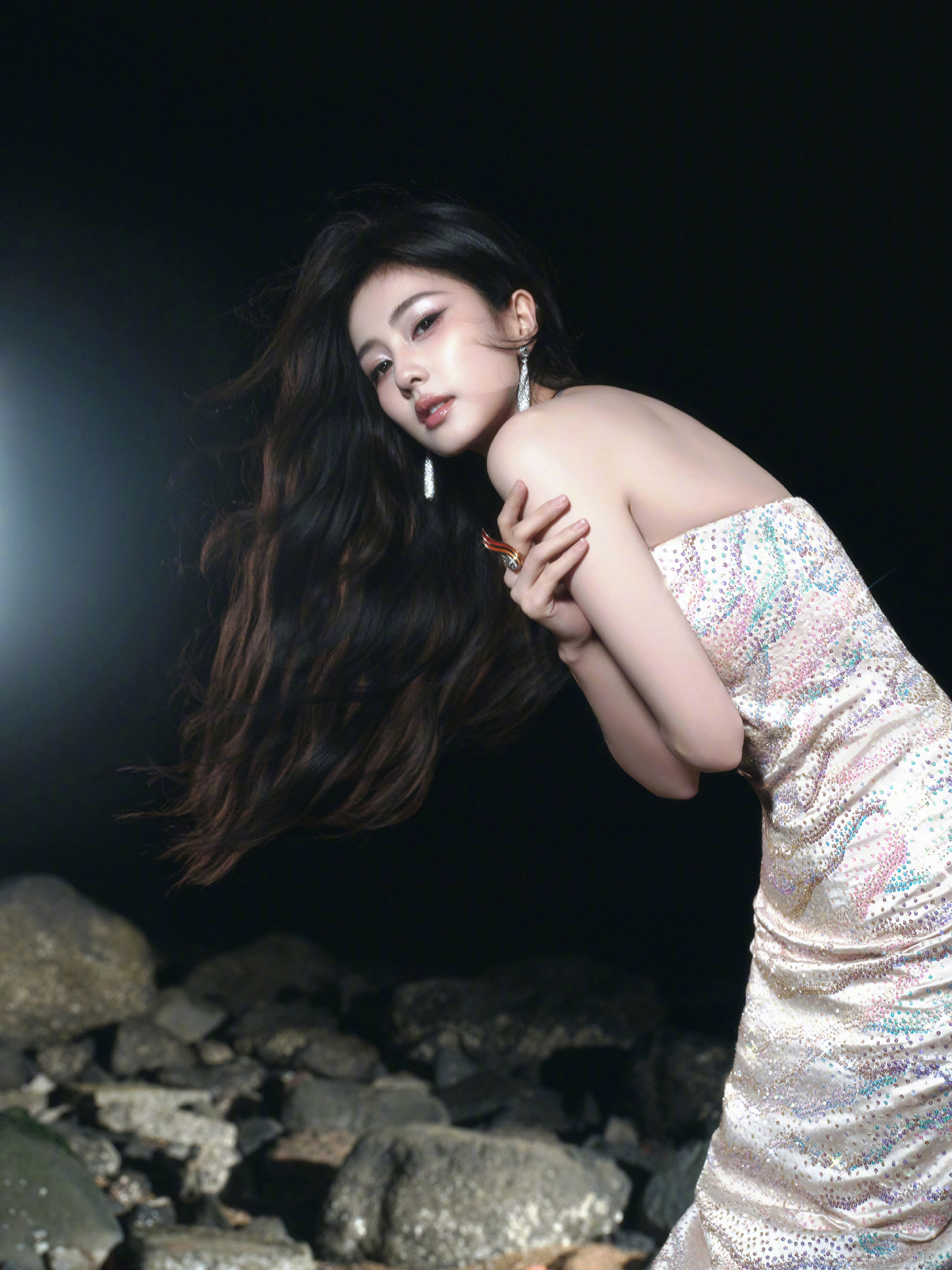 白鹿星光大赏第三套造型，又一套高定！来自RahulMishra25秋冬高定