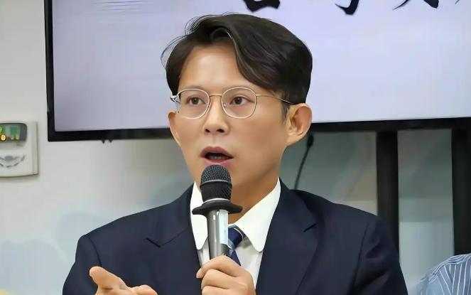 3月30日，一纸来自深蓝阵营的官宣，直接在岛内政坛炸出了一朵“蘑菇云”。结果