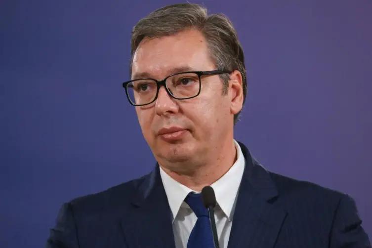 武契奇在美国被下毒了？又或者是苦肉计？塞尔维亚总统武契奇2日在美国访问时，突感