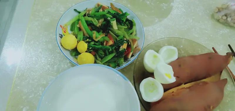 人到中年别再瞎节俭！别被“假清淡饮食”坑惨人到中年，一定要舍得吃，但不是挥霍