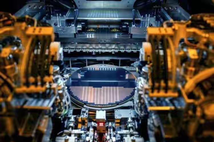 日本这是要对中国光刻机下死手啊！从2023年开始，日本就把23种半导体设备列入管