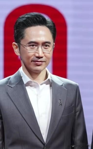 他信家族的家底儿太厚实了，自己的女儿无法再次参选，现在推举自己的外甥竞选下一届总