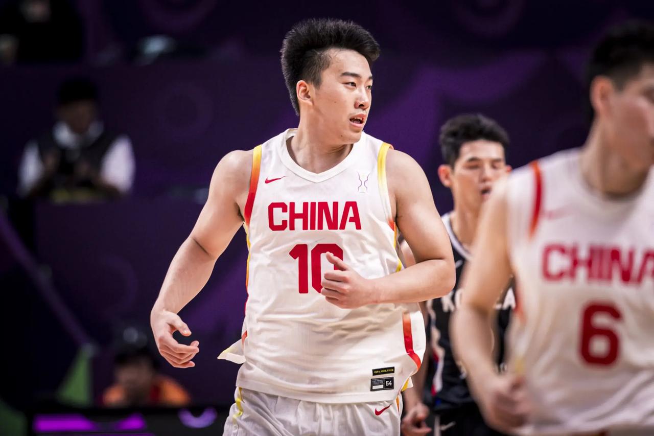 王俊杰有心却无力！输给韩国男篮后，虽然曾凡博和张镇麟表现还不错，但呼声最高的依然