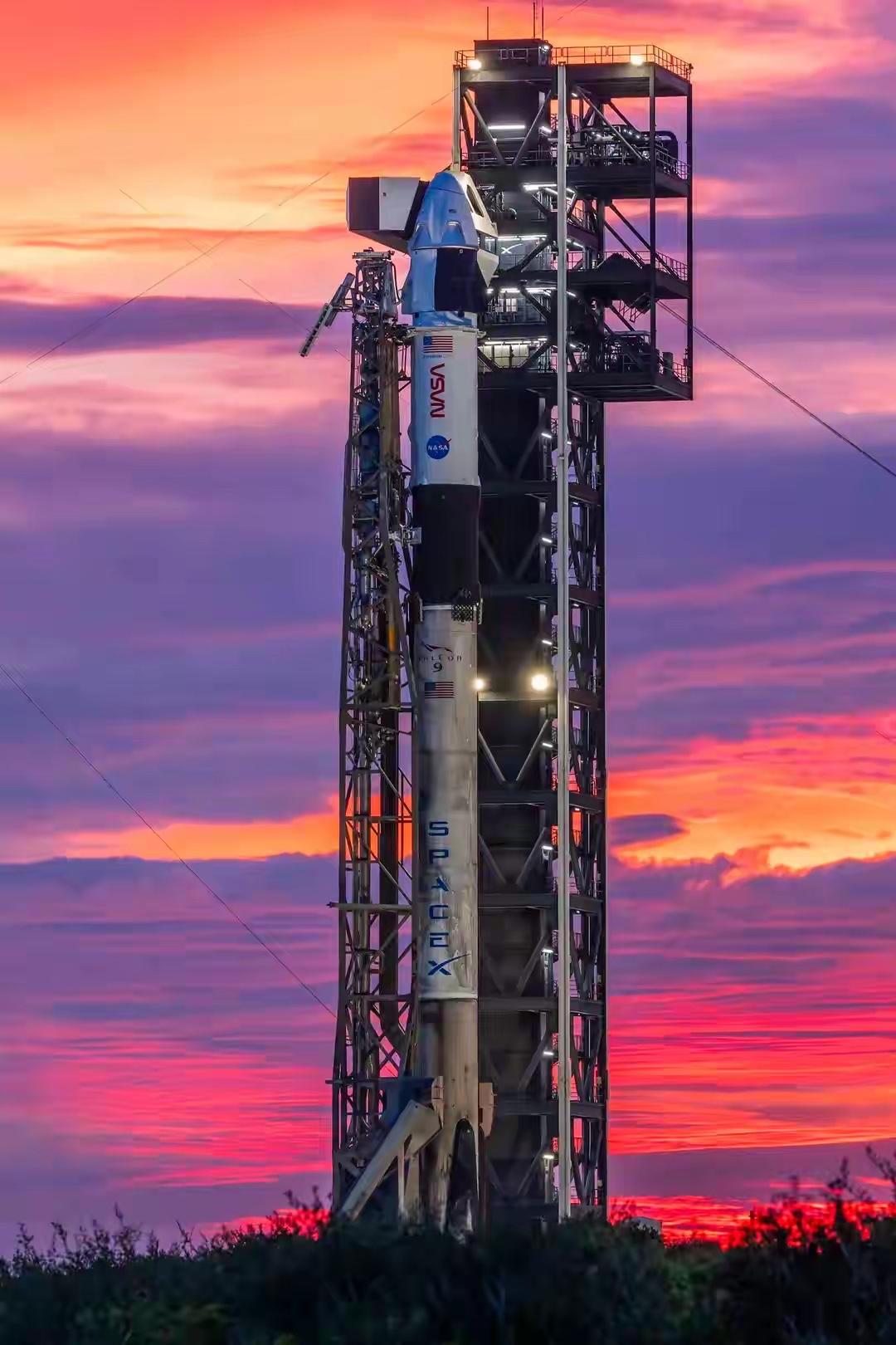 SpaceX的火箭成立基本上都是“脏兮兮”的，像从垃圾堆捡的一样[捂脸哭][捂脸哭]