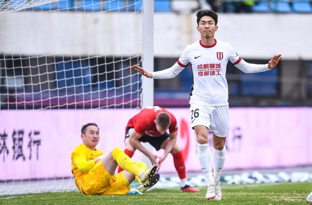 元敏诚又被洗了？只能说蓉城真骚，在冬季转会窗口即将关闭时刻，还不忘在自家后防疮口