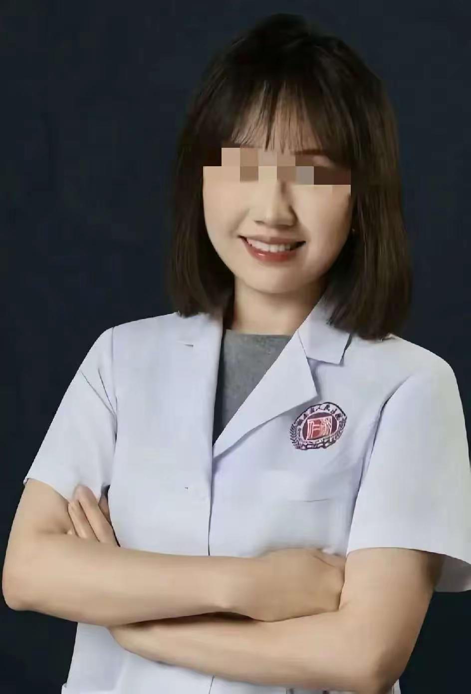 曾医生或许耐不住寂寞吧！！离婚才两年，一个人也挺不容易的，43岁，单身女人，情