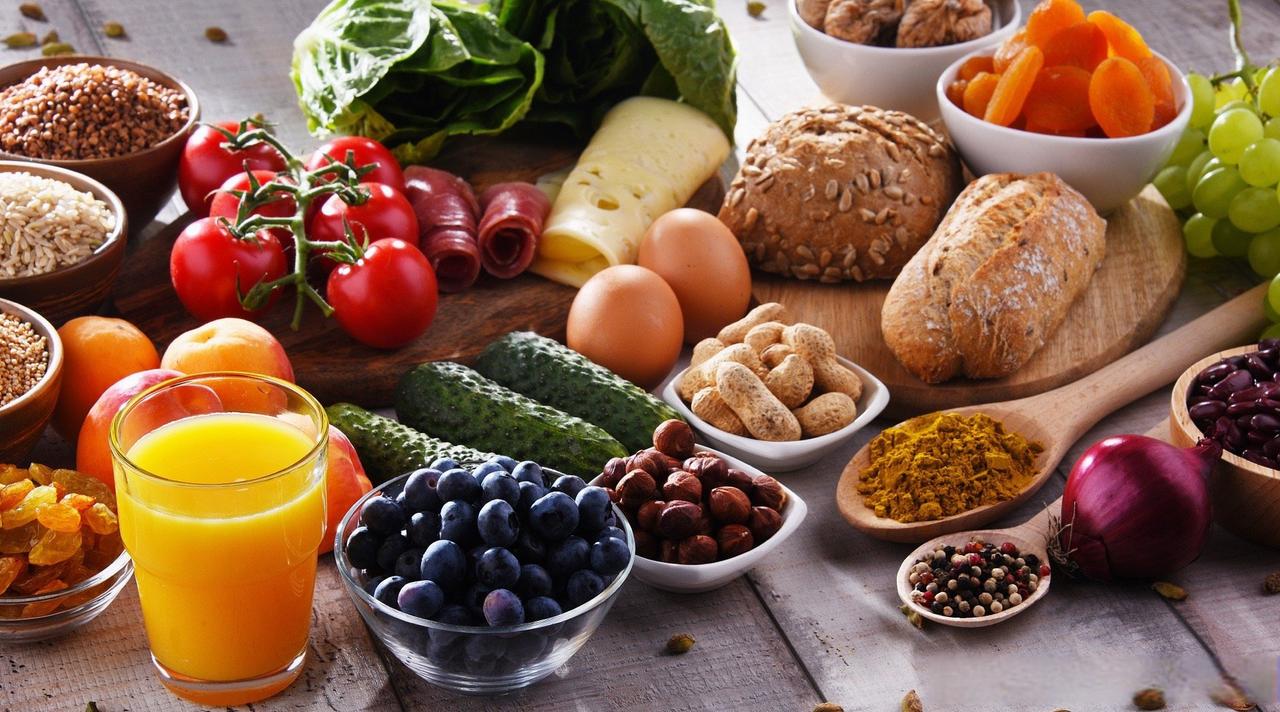 蛋白质成C位，碳水变配角？这份“倒金字塔”指南，国人该怎么吃？吵翻全网！美国