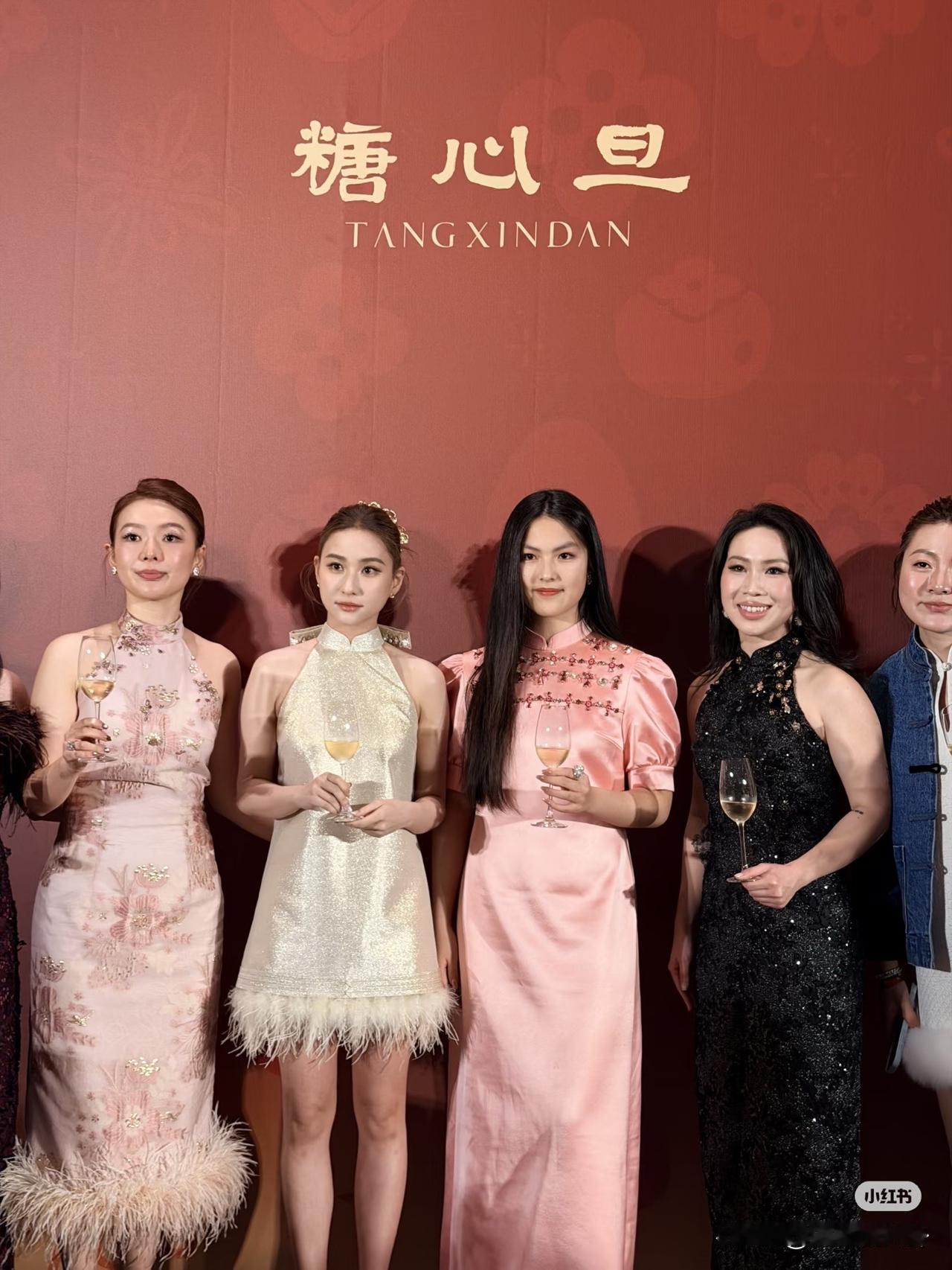 真是奇了怪了李湘是如何做到把王诗龄打扮的这么显老的王诗龄放寒假回国，马不停