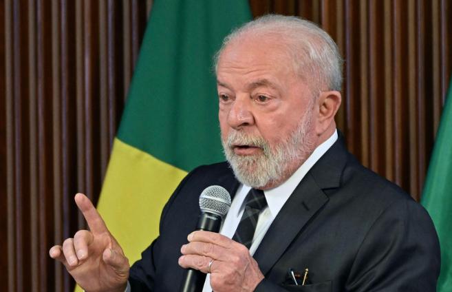 谁能想到巴西缉毒居然搞出这么大动静，2500名警察浩浩荡荡去端毒窝最后却闹出12