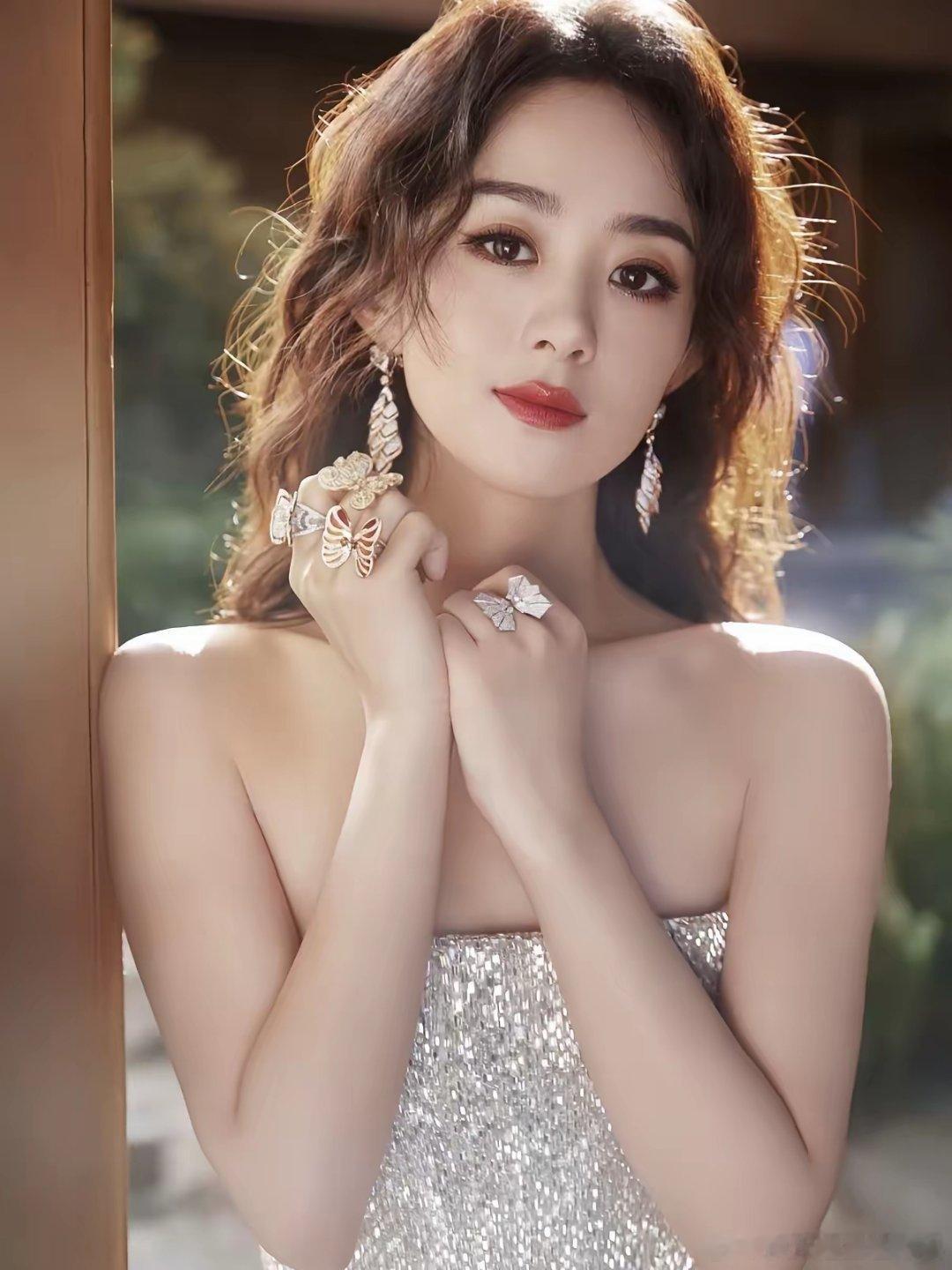 我有一种预感，赵丽颖，大概是整个娱乐圈里，路人缘比较好的那个。我第一次看见赵丽颖