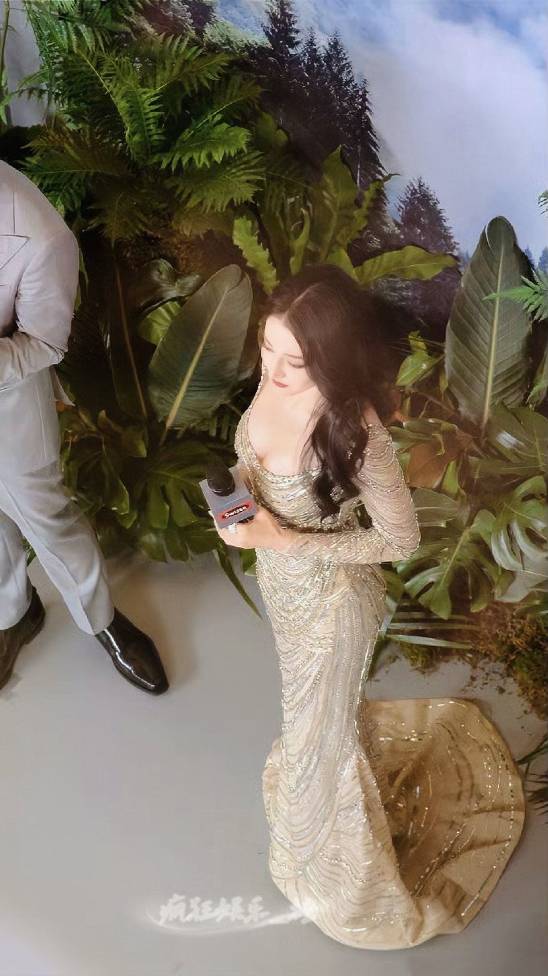 王玉雯也是用上了迪丽热巴的俯拍视角，大家觉得状态怎么样？