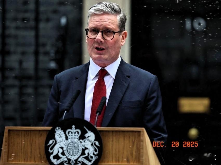 在打劫俄罗斯的资产上，英国开了第一枪，猛回头一看没有人能够敢跟上！12月19日布