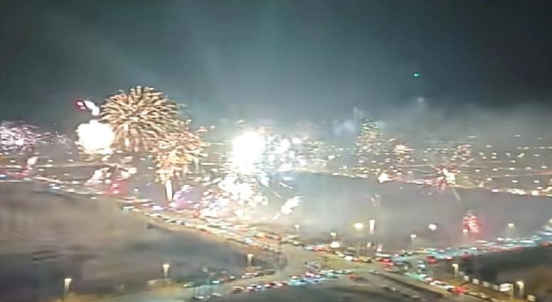 昨天是2025年跨年夜，烟花真的是看爽了，好多年也没有看到这么好看的烟花在沈阳