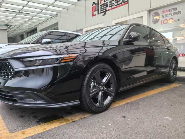 十一代雅阁智享轮毂升级入手雅阁三个月，终于下定心升级轮毂，以下是我升级轮毂的经