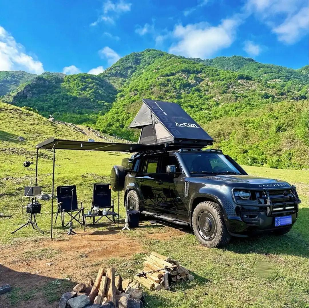 我认识一个开服装厂的老板，巅峰时身价超过2000万，现在彻底躺平不干了，早几年给