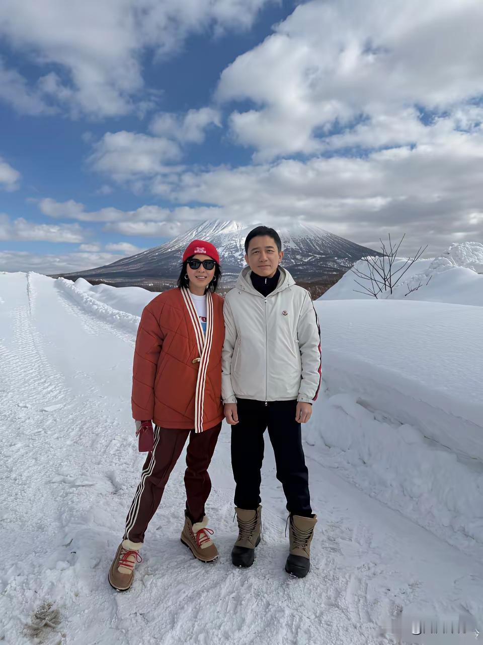 说实话身为两位仍然在内地捞金的艺人，在中国过年的大节日，跑到小日子那过年，还发