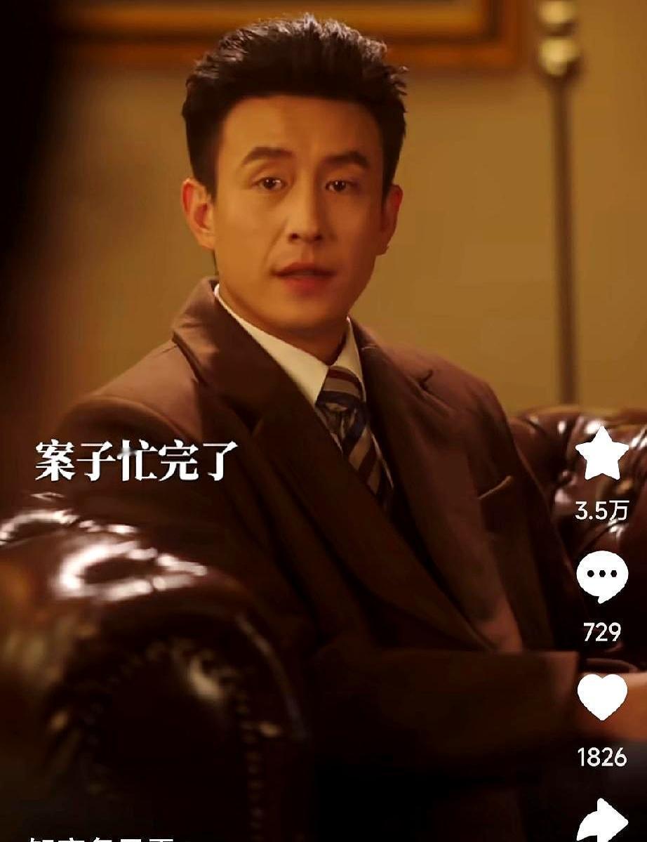 这剧正片没人聊，但一段花絮让全网抖腿截图卡点重放。就那场戏，王格格把文件摔在顶