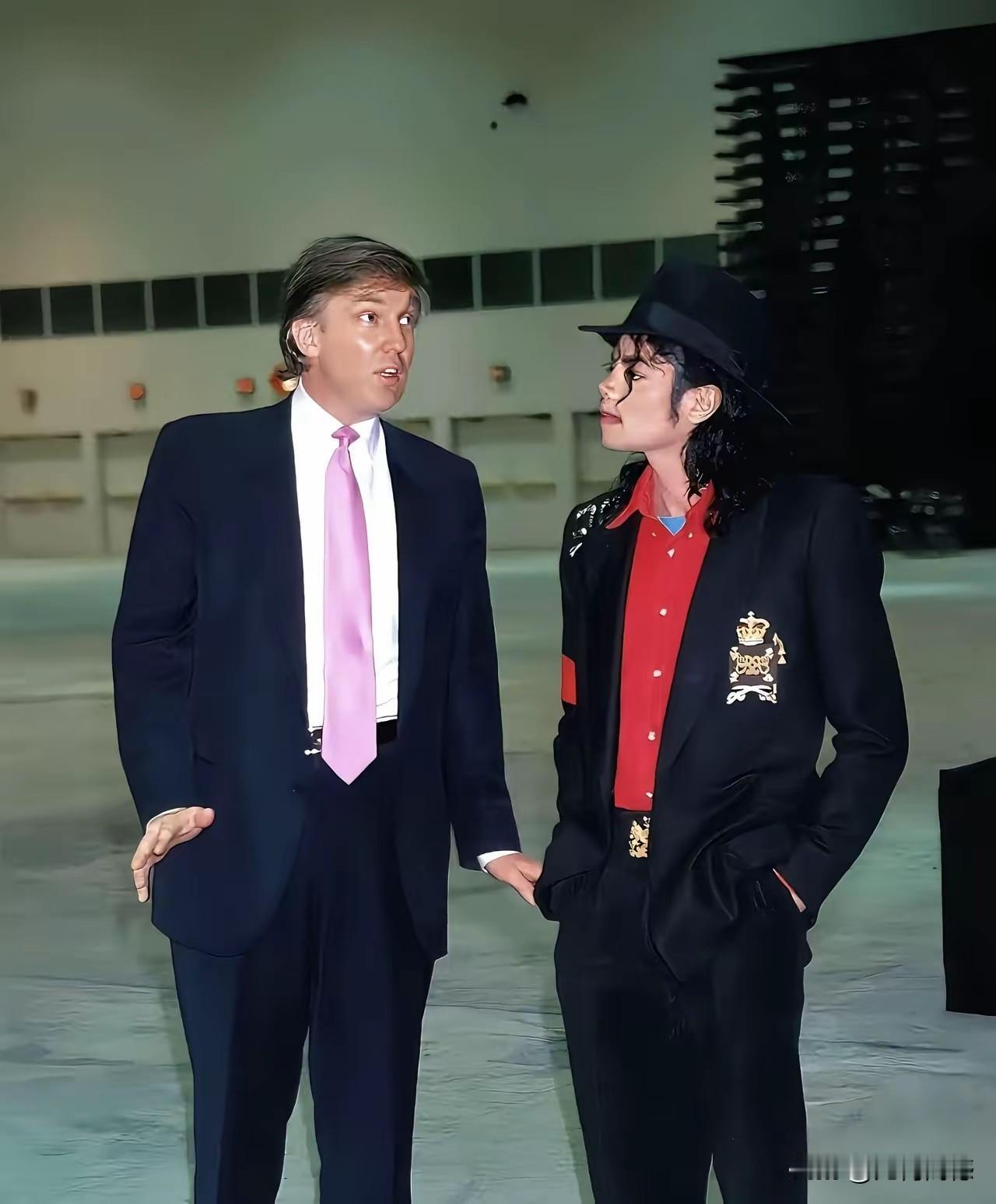 杰克逊和老特，当年的关系也很熟络，甚至是很不错，通过照片能够感受到了，老特那时候