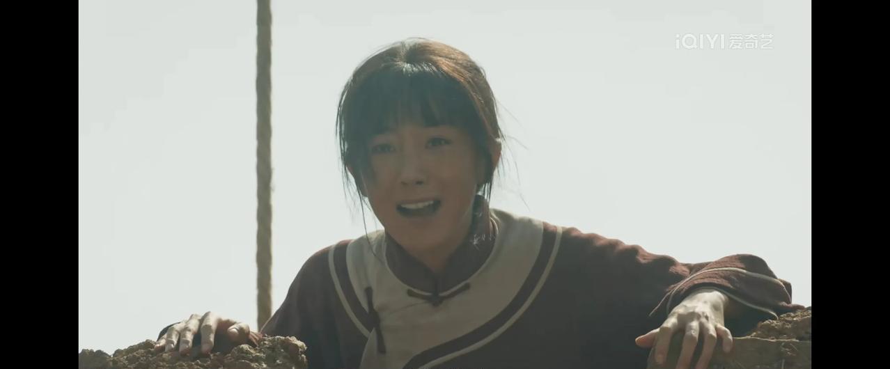 《生万物》宁绣绣一辈子生养了九个孩子，都是苦难重重。绣绣的第一个孩子在开垦荒地