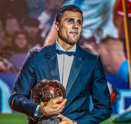 欧洲转会新闻！★算盘珠子打得贼响！皇马试图利用罗德里合同即将到期还未续约的情