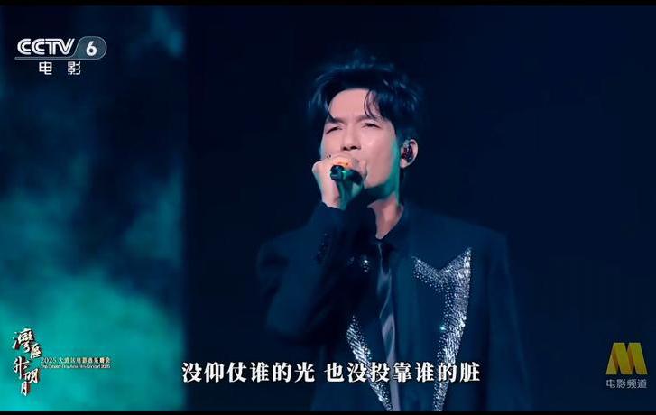 陈楚生的《庙堂之外》，其实是一首很挑人的歌。不挑技巧，挑的是一个人的本真和底色。