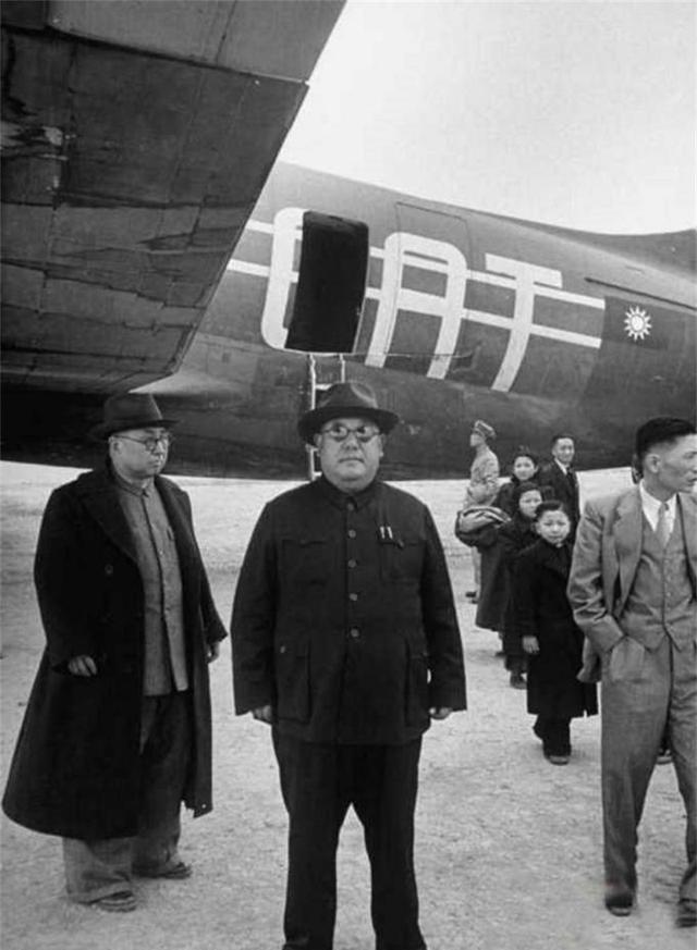 马鸿逵曾是西北土皇帝，卷8吨黄金享富贵，子女败家投资亏光，晚年孤独病死真痛