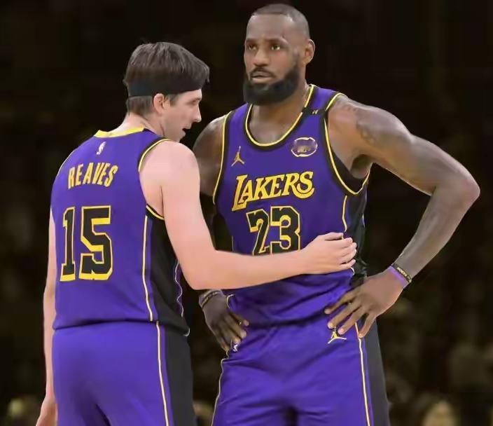 詹姆斯这个赛季大概率不会场均20+了因为首先一点球权回不到詹姆斯手上了现在问