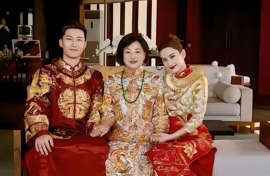 三太跟四太压根不是一个水平的！四太借着何猷君娶奚梦瑶，把四房的名气和话语权都提上