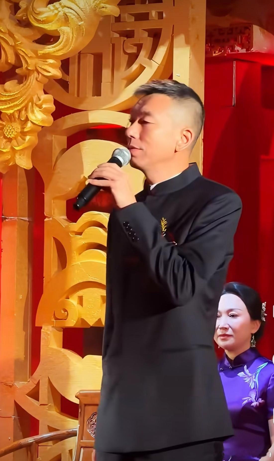 哈尔滨父亲为远嫁女儿致辞。刷到这段东北父亲在女儿从哈尔滨远嫁广东东莞婚礼上的致辞，这个爸爸没有长篇大