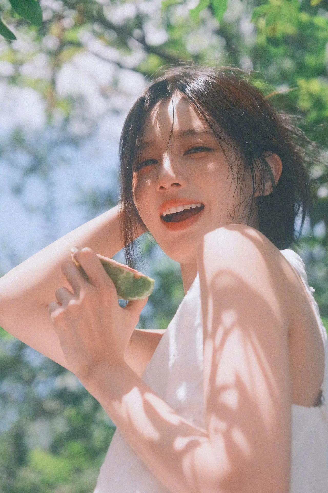 李一桐.告别八月美照