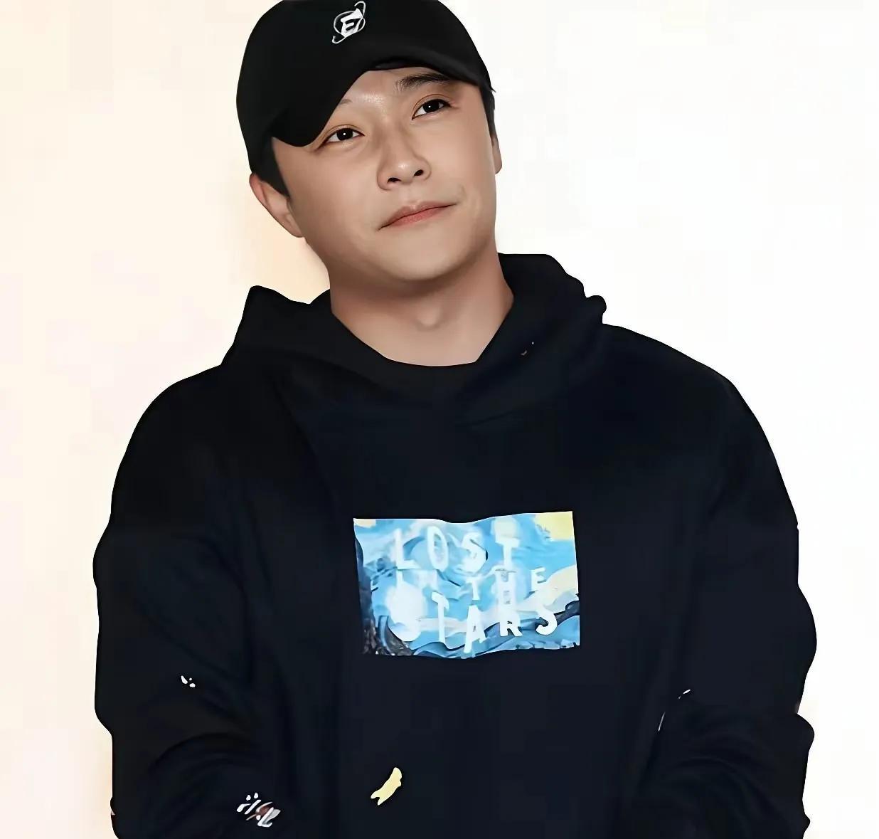 陈思诚捏着股权文件的手有点发僵。他刚分完《误杀3》12亿票房的账，佟丽娅就把