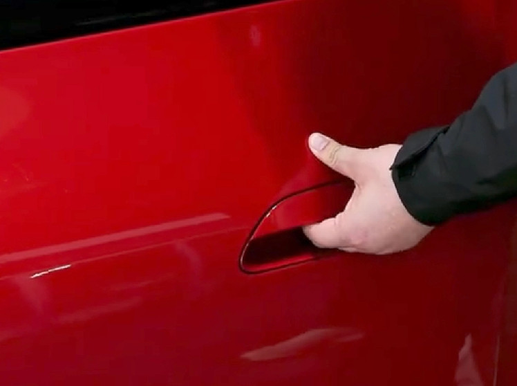 2026年，新能源汽车有了第一大变化：隐藏式门把手将不复再现喽。小米SU7