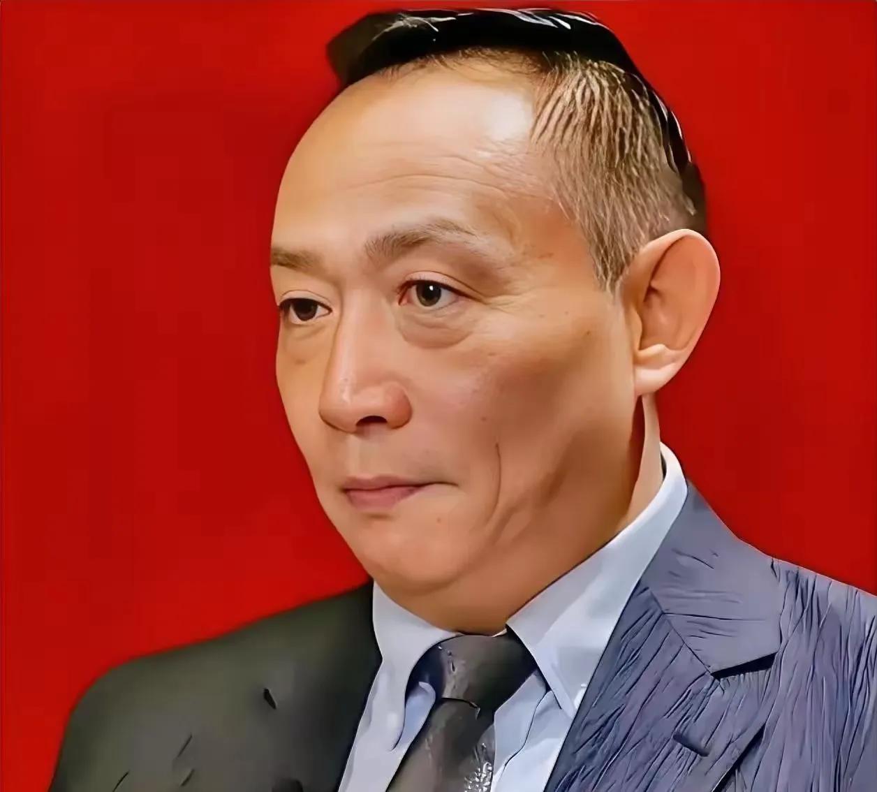 卢麒元这人，确实是条汉子。他把李鸿章那年头的老账翻出来，摆在太阳底下晒。目的