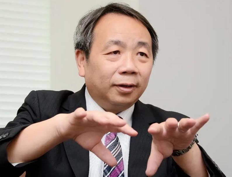 “没收”我的资产不可能！我十几年没回国，国内的银行账户和房产都清零了！不信你查！