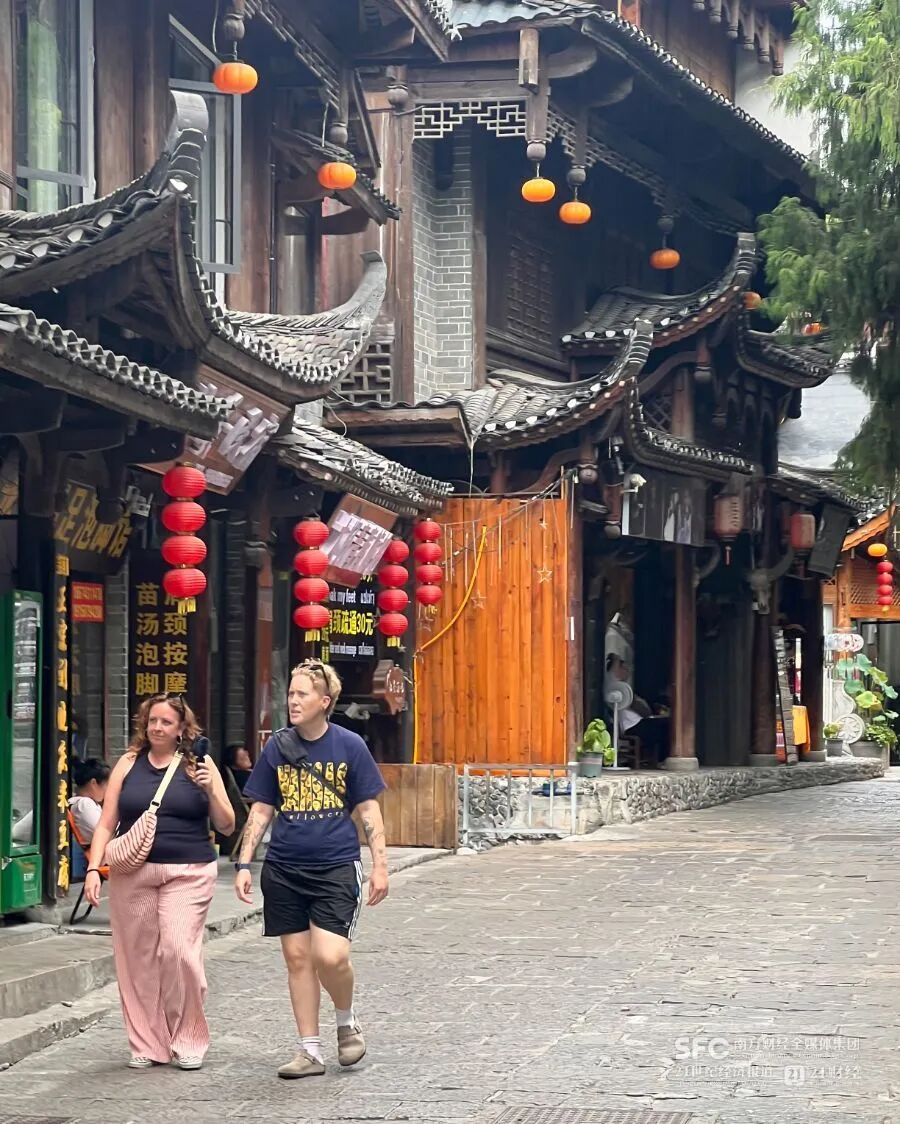 外国人涌入湖南山城, 旅游外汇收入狂飙超40%