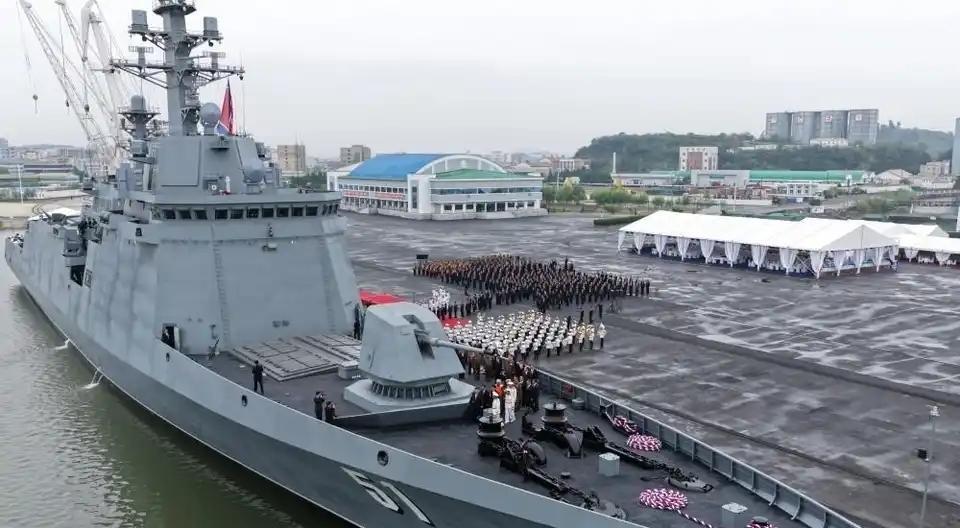 崔贤级在建造中也是边造边改，比如说其前部12+32的垂发已经统一为24单元中口径