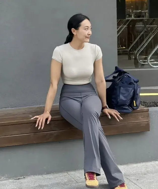 看气质，应该不会超过45。