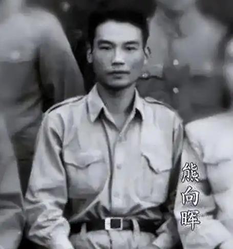 1961年，周总理在钓鱼台碰到一个独自走着的年轻姑娘，便问她，你父亲是谁。姑娘回