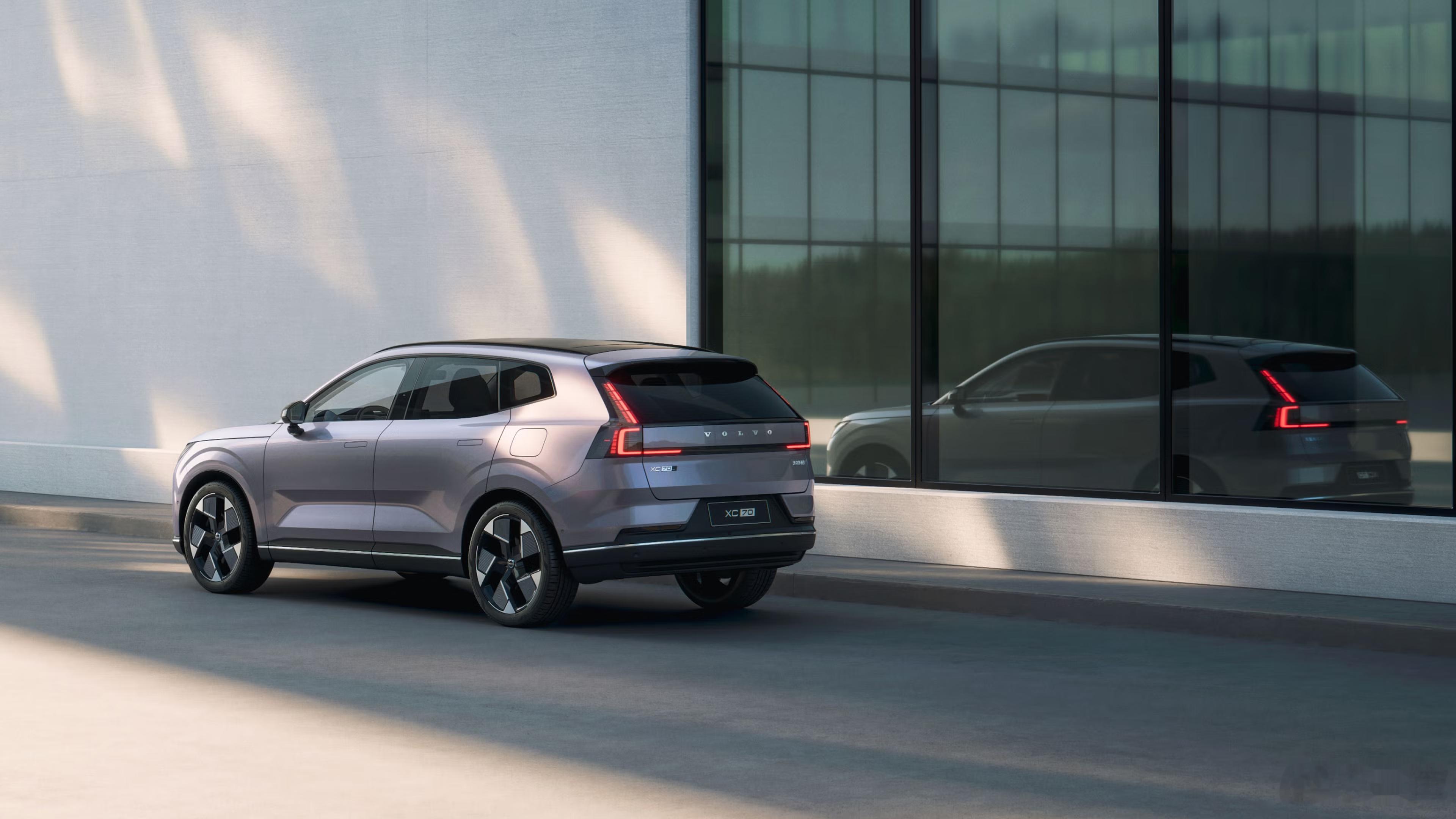 沃尔沃全新XC70上市，标配PHEV插混系统，厂家坚持指导价是41.99万起，