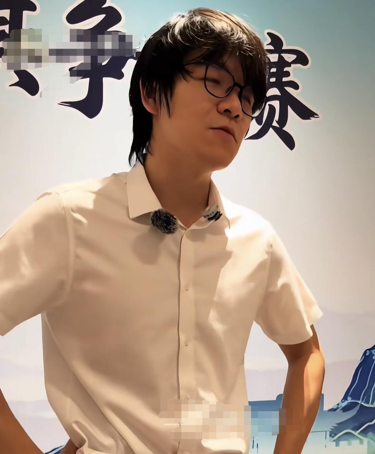 关于柯洁有两个消息，一个好消息和一个坏消息坏消息:柯洁的棋力倒退十年！好消息