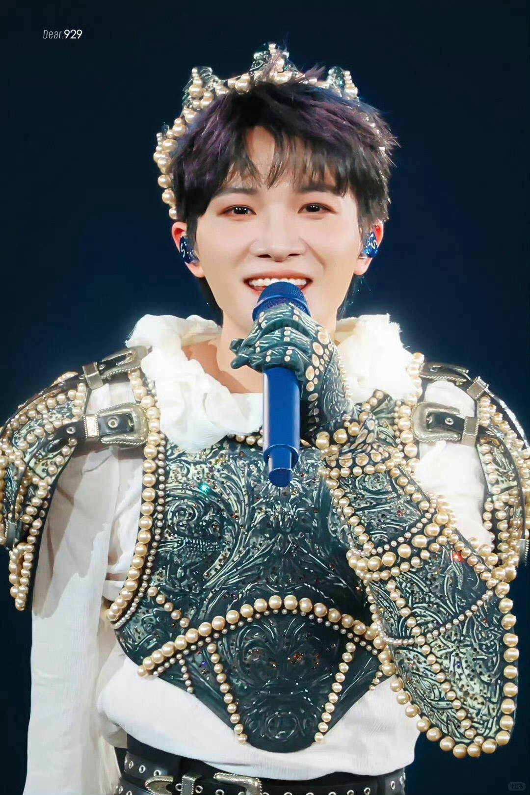 六公主说周深蒸蚌六公主连夜追星，连发三条猛夸周深演唱会！骑犀牛、登机械臂，每个