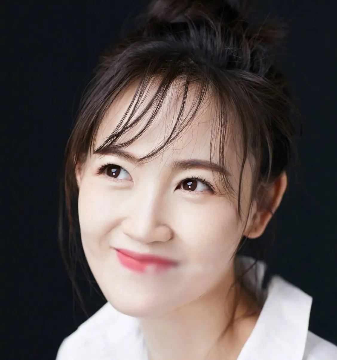 马蓉面对今天的生活，后悔了吗？澳洲的清晨总是来得格外冷清，马蓉系着围裙在厨房打转