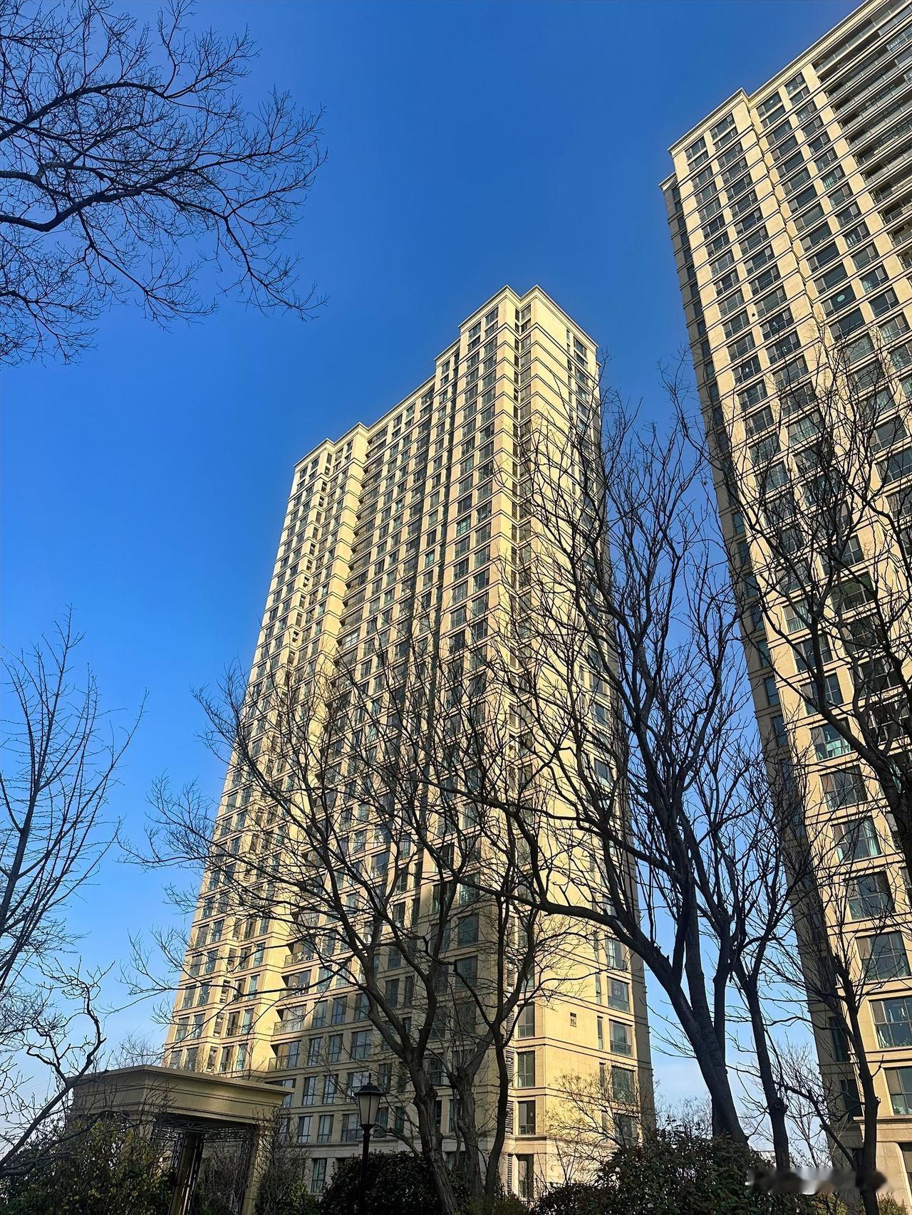 我亲戚手里有套济南郭店的新房，没住过，当年买的时候花了98万，年初想卖掉，在中介