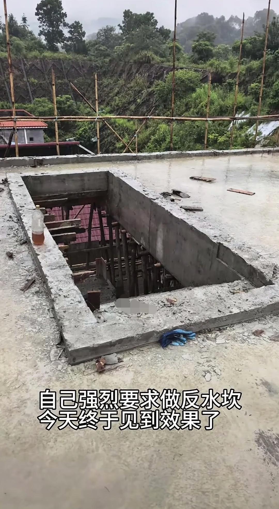 楼梯井口同步做反水坎，是否有必要呢？浇筑屋面时，是否要连同楼梯井口一起做反水坎