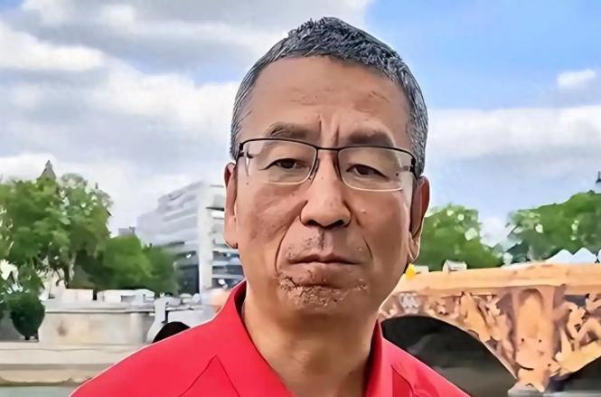 “央视一哥”白岩松：病痛折磨让他暴瘦50斤，连续四五个月，几乎每晚都睡不着