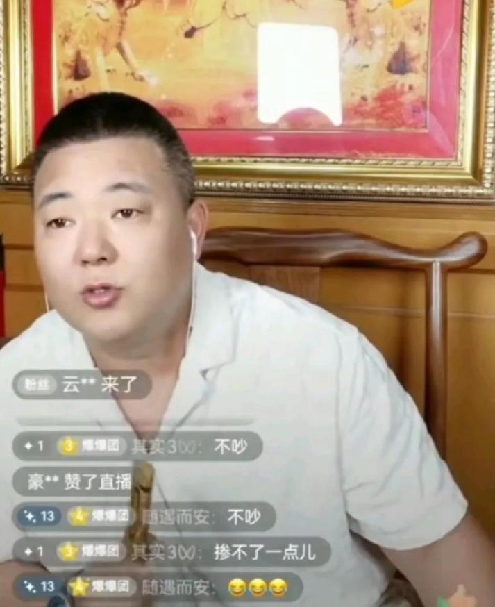 网络真是不消停，天津贝勒又开始叫嚣小佬！最近，天津餐饮圈风波不断，贝勒与