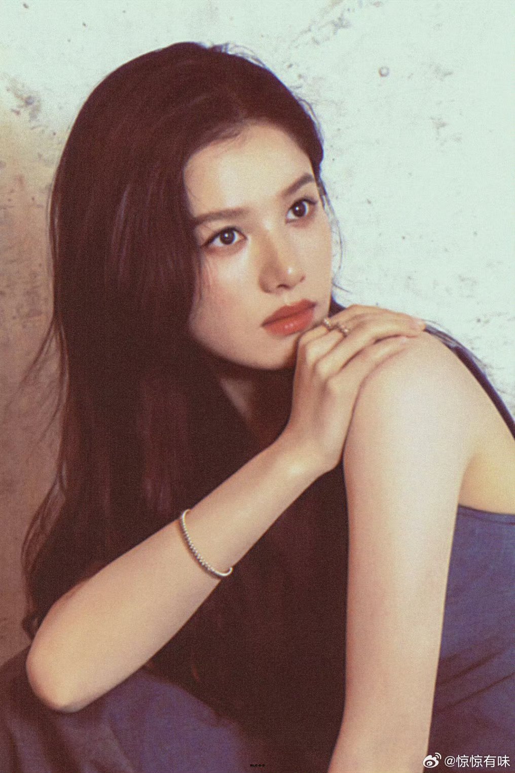 张婧仪张婧仪天生顶奢脸！优雅与气场并存，每套造型都充满高级质感，镜头下的氛围感直