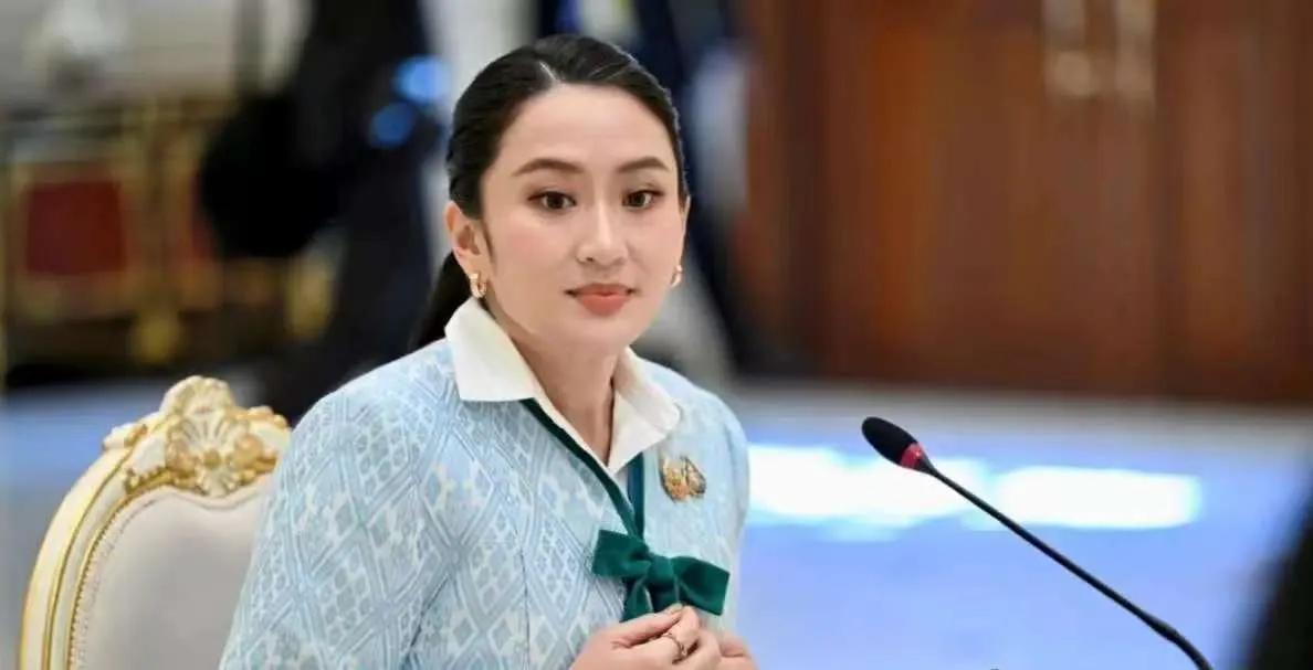为什么柬埔寨会被泰国和老挝两面夹击？首先柬埔寨和泰国一直在争柏威夏寺附近一块地