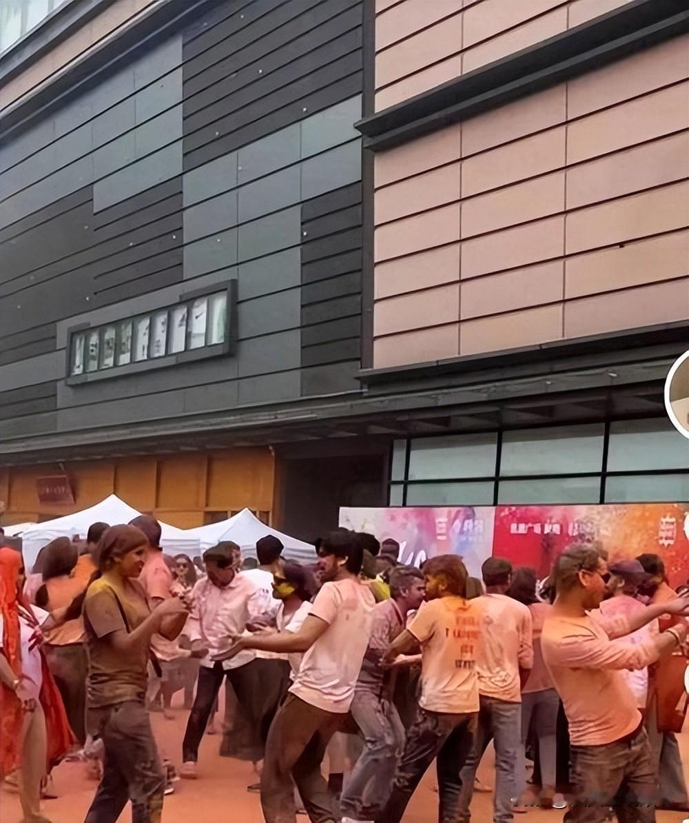印度：从“千年邻居”到“嫌弃榜第一”近期，印度人在华不文明行为频频刷屏，辣了