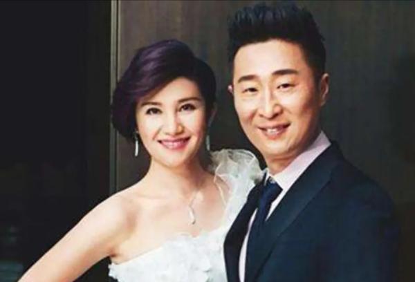 一次，林永健陪老婆逛街，老婆看上了一条5800元的裤衩，非要买，林永健大怒呵斥：